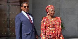 Jakaya mrisho kikwete mwaka 1993 alipokuwa mbunge wa bagamoyo, akiwa na wananchi wa kijiji cha wami mkoko alipokwenda kuwapa. Tanzania S Former First Lady Sworn In To Parliament Cgtn Africa