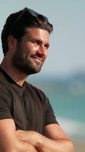 Dan speaks to the boys after his break up with Amber