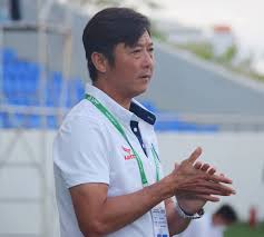 Nếu anh ta thi đấu thì rất nguy hiểm, có thể ảnh hưởng tới tính mạng. Hlv Le Huá»³nh Ä'á»©c Khong Co Khan Giáº£ Cáº§u Thá»§ Ra San Cháº£ Co Ä'á»™ng Lá»±c Gi