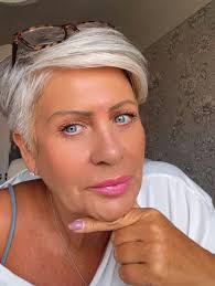 Hyper realistic portraits with 100 mm lens