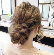 全体的に波ウェーブをしてツイストのお団子をつくりました ヘアスタイリング ヘアアレンジ 編み込み 毛髪染料