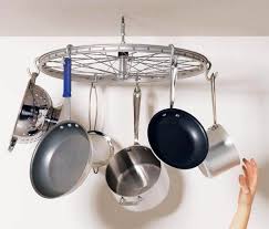 27 Idees Creatives Pour Reutiliser Les Pieces Detachees De Velo Vieille Bicyclette Rangements A Casseroles Roue Velo