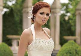 Frisur Fur Ein Neckholder Kleid 25 Ideen Fur Ihre Hochzeit Frisur Hochzeit Ideen Kleid Neckholder Kleid Mit Halsband Neckholder Kleid Frisur Hochzeit