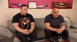 Gogglebox is an entertaining television review programme in which some of britain's most opinionated and avid telly viewers comment freely on the best and worst television shows of the past week. Gogglebox Uczestnicy Komentuja Program Ameryka Express S12e15 Oficjalna Strona Stacji Ttv