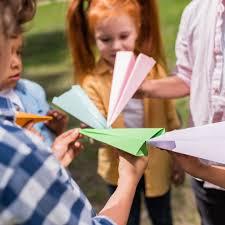 Littlehousecards | papierbastelbögen im kleinen maßstab. Papierflieger Basteln Anleitungen Fur 5 Flieger Geolino