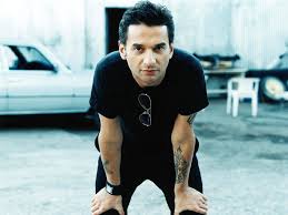 Pendant l'enregistrement, il lui arrive de refuser tout contact avec les autres membres du groupe et de rester plusieurs jours de suite enfermé dans sa chambre, à se droguer, peindre, jouer de la. Dave Gahan Wallpapers Music Hq Dave Gahan Pictures 4k Wallpapers 2019