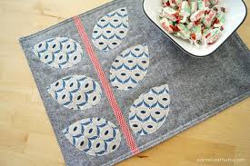 This pattern is available for $3.50 usd buy it now or visit pattern website. 4 Free Quilted Placemat Patterns You Ll Love On Bluprint Craftsy