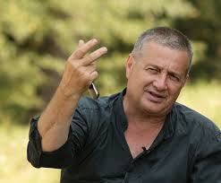 46 064 просмотра 46 тыс. Pe Mircea Dinescu Il È™tii Bine Uite O Pe Frumoasa Lui SoÈ›ie Click Mobile