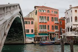 W ofercie buty damskie, męskie, torby, kurtki i akcesoria. Bellini Venezia 4 Star Hotel In Venice Official Website