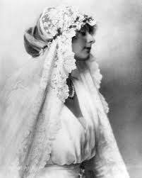 46 abiti da sposa per l'autunno 2017. Abiti Da Sposa Vintage I Modelli Piu Iconici Dagli Anni 20 Ad Oggi Vogue Italia