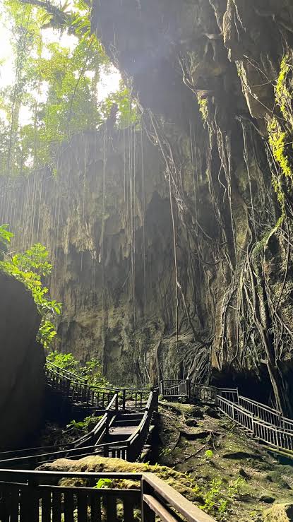 Pemandangan dan Aktivitas di Distrik Samofa, Kabupaten Biak Numfor