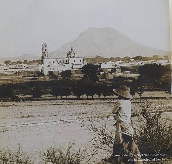 🎉 #UnDíaComoHoy de 1709 se fundó la Ciudad de Chihuahua. ✨ Una capital con más de tres siglos de historia, donde la modernidad convive con un profundo legado cultural y revolucionario. Rodeada por lo