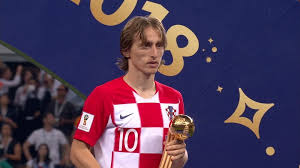 Лучшим игроком 2018 года был признан полузащитник сборной хорватии и «реала» лука модрич. Luchshij Igrok Chempionata Mira Luka Modrich Poluchil Zolotoj Myach Chm 2018