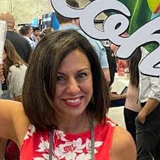 Jackie Geer's Instagram, Twitter & Facebook