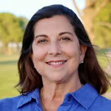 Lori Sharp's Instagram, Twitter & Facebook