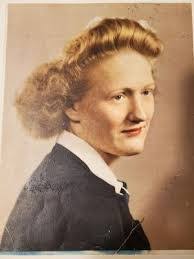 Leila Pearson's Instagram, Twitter & Facebook