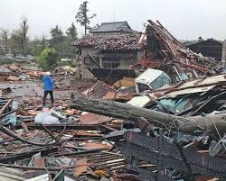 Sedangkan gempa di jepang pada 11 maret 2011 lalu berkekuatan 8,9 sr, terjadi pada kedalaman 10 km. Gempa Fukushima Jepang Merupakan Gempa Susulan 2011