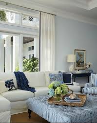 Florida Beach House With Classic Coastal Interiors S Izobrazheniyami Gostinye V Pribrezhnom Stile Idei Domashnego Dekora Proektirovanie Intererov