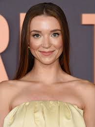 Melanie Bloom's Instagram, Twitter & Facebook