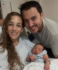 Cada sonrisa es una nueva historia que comienza.👶🏻💜 Celebramos la  llegada de estos pequeños que llenan de alegría a sus familias  acompañándolos en este momento tan especial, brindando una atención cálida,  humana