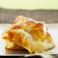 Feuilletes A La Mozzarella Et Au Jambon Cru Recettes Recette Recette Feuillete Recettes De Cuisine Recette A Base De Pate Feuilletee