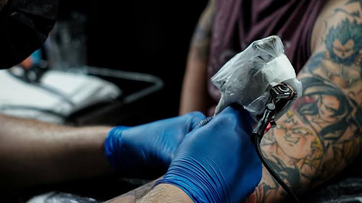 Anestesiólogos alertan sobre los riesgos mortales de los tatuajes con  sedación en Colombia - ELHERALDO.CO