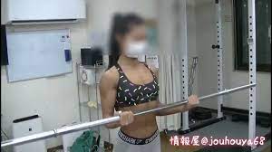 腹筋美女が腕のトレーニング japanese abs girl - YouTube