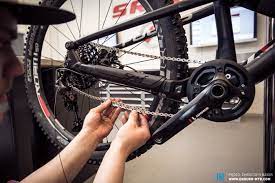 Mountain bike and road bike chains may differ in weight and stability. How To Replace A Chain And Find The Correct Length Enduro Mountainbike Magazine