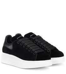 Alexander Mcqueen Spray Paints Oversized Sneakers Black And White Pin By Zoedaalexa On Shoe Game In 2020 Velvet Sneakers Mcqueen Sneakers Sneakers