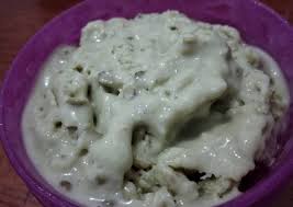 Rasanya yang manis dan teksturnya yang lembut dengan berbgai toping yang menarik menjadikan es krim sebagai salah satu menu di acara tertentu yang misalnya, ulang tahun, pesta pernikahan,syukuran dan lain sebagainya. Cara Muda Membuat Memasak Selera Es Krim Kacang Hijau Tanpa Sp