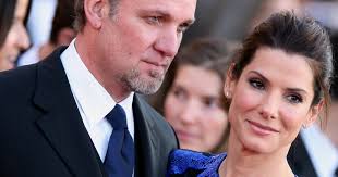 Sandra Bullock : Quand son ex-mari l'a humiliée en la trompant avec une  stripteaseuse