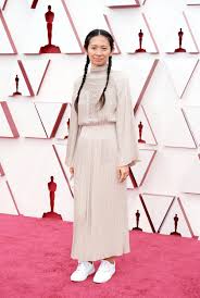Chloé zhao wins 2021 oscar for best director. Ot8d6fbf Fewim