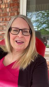 I am currently participating in the Artist Rise Up 5-Day Masterclass and  Art Challenge. On Monday I posted my first introductory video ("You Are The  One," see above) along with some of