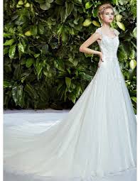 Scopri la collezione sposa pronovias. Abito Da Sposa Semplice Ed Elegante In Pizzo Con Spalline Larghe Di Pizzo