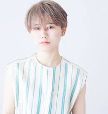 hair catalog jp hair catalog jp stylist 渡部 伸和 爽やかでヌケのあるショートマッシュは ほどよい丸みとシャープな印象がブレンドされてこれからの季節にピッタリ ショートのヘアスタイル マッシュショート かっこいい髪型
