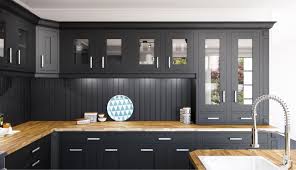 Meubles Hauts Vitrines Pour Une Cuisine Style Campagne Chic Cuisine Noire Et Bois Campagne Chic Meuble Haut