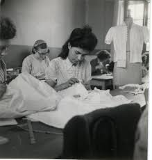 Ecole De La Chambre Syndicale De La Couture Parisienne L Histoire De L Ecole De La Couture Parisienne Atelier De Couture Couture Parisienne Ecole De Mode