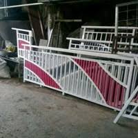 60+ model pagar rumah minimalis terbaru (besi, batu alam dan kayu) ☀ contoh desain pagar rumah minimalis modern dengan gaya klasik dan cantik seperti halnya pagar besi, model pagar kayu jati umumnya juga memiliki 2 jenis pilihan, yakni buka tutup dan geser. Jual Pagar Besi Hollow Minimalis Murah Harga Terbaru 2021