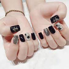Điểm qua] 30 Mẫu nail màu đen đẹp sang chảnh và huyền bí