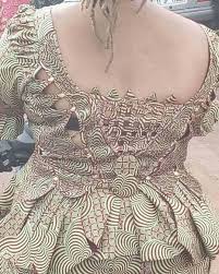 Modèle traditionnel pagne africain · habit traditionnel baoule · des mod pagne baoulé et kita et il y a eu le round des 20 jolis modèles de robes. Taille Basse Ete African Design Dresses African Fashion African Dresses For Kids