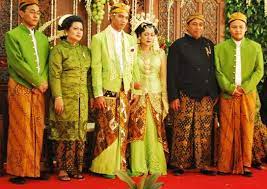 Wedding guests can be stunners too! Javanese Indonesian Wedding Ceremony Batik Dress The Travel Tart Blog