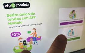 La mañana de este jueves chile comenzó a vivir un proceso histórico con el retiro del 10% de las afp. Afp Modelo Debera Sacar Polemico Requisito En Su Formulario De Retiro Del 10