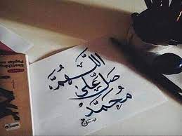 غسل يوم الجمعة واجب على كل محتلم وأن يستاك ويتطيب وقوله ﷺ: Ù…Ø³ØªØ­Ø¨Ø© ÙÙŠ ÙŠÙˆÙ… Ø§Ù„Ø¬Ù…Ø¹Ø© ØµÙŠØº Ø±Ø§Ø¦Ø¹Ø© Ù„Ù„ØµÙ„Ø§Ø© Ø¹Ù„Ù‰ Ø§Ù„Ù†Ø¨ÙŠ ØªØ¹Ø±Ù Ø¹Ù„ÙŠ Ù…ØµØ±Ø§ÙˆÙ‰