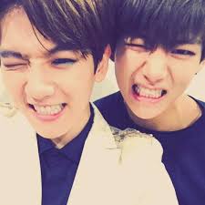 Weißt du, ich glaube mit einer der größten gründe ist das alter vieler fans ^^. From Bts V Exo S Baekhyun S Record Breaking Selca To Hanging Out Together Best Of Bts Exo S Friendship Pinkvilla