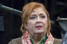 De ha tudom, hogy ilyen kisfaszú kopasz vén geci csinál velem interjút, hagyom a picsába. Borcsok Eniko Ha Eszenyi Eniko Lesz Az Igazgato En Felallok