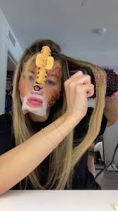 Erika Klum I Hear Your Voice Trend