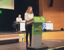 Doch spätestens seit greta thunberg und luisa neubauer vom klimagipfel in katowice im dezember 2018 berichten, haben sie begreifen müssen, dass die zukunft ihrer generation auf dem spiel steht. Jamila Schafer Sur Twitter Luisa Neubauer Von Fridayforfuture Spricht Auf Dem Parteitag Wie Soll Ich Meinen Kindern Mal Erklaren Dass Wir Leider Zu Spat Aus Der Kohle Ausgestiegen Sind Als