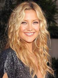 Get The Summer Beach Waves Like Kate Hudson By Twisting Wet Hair And Light Blow Drying Kate Hudson Hair Wavy Beach Hair Beach Wave Hair
