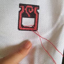 Cross stitch pattern of the symbol from monster hunter 4. Gracie On Twitter Doing Some Monsterhunter Related Cross Stitch For Christmas Which I Should Have Done Earlier So Far Only One Completed Piece Https T Co Ny9fzeaqyt Twitter