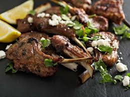 Gegrillte Lammkoteletts Mit Ziegenkase Und Koriander Rezept Gegrillte Lammkoteletts Lammkotelett Fleisch Gerichte